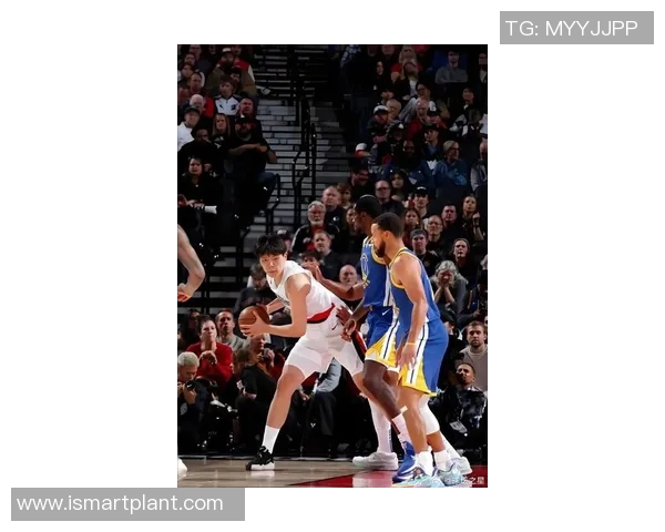 开拓者与勇士激战正酣 新赛季对决燃爆篮球激情